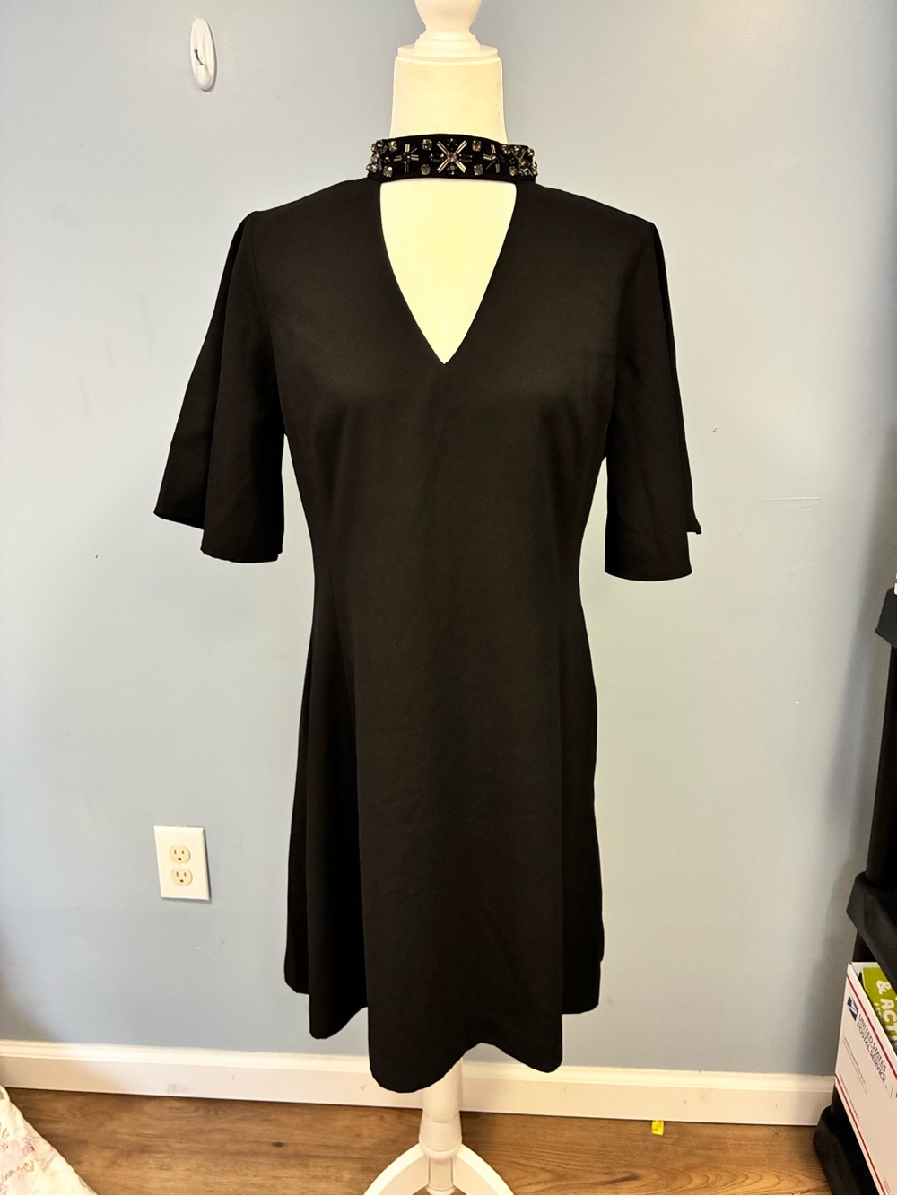 Ann Taylor Black Fit & Flare V-Neck Beaded Lined Zip Dress Size 8